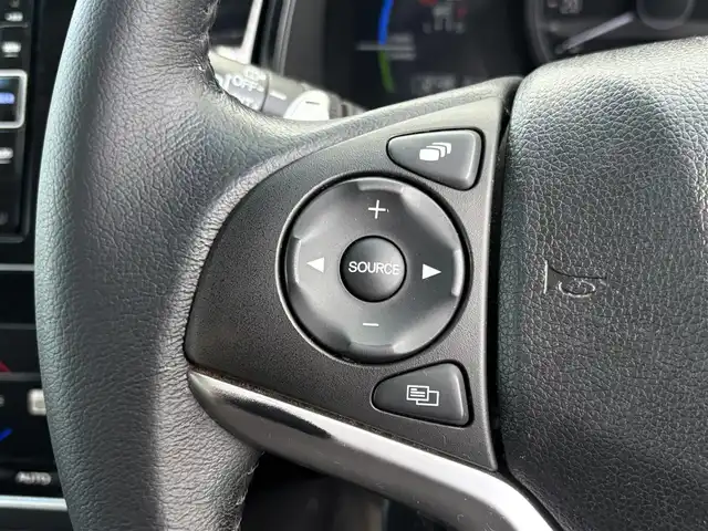 ホンダ シャトル ハイブリッド 大分県 2018(平30)年 9.7万km ルナシルバーM ・純正ナビ(CD/DVD/BT/SD/USB)/・フルセグテレビ/・バックカメラ/・衝突軽減ブレーキ/・レーダークルーズコントロール/・ETC/・シートヒーター/・ステアリングスイッチ/・パドルシフト/・スマートキー/・プッシュスタートボタン/・純正アルミホイール