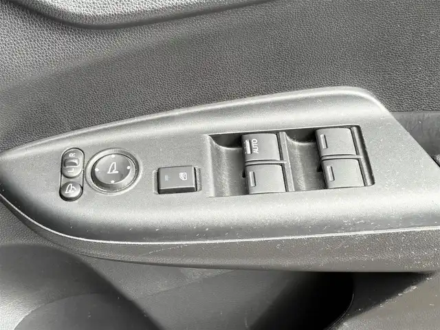 ホンダ シャトル ハイブリッド 大分県 2018(平30)年 9.7万km ルナシルバーM ・純正ナビ(CD/DVD/BT/SD/USB)/・フルセグテレビ/・バックカメラ/・衝突軽減ブレーキ/・レーダークルーズコントロール/・ETC/・シートヒーター/・ステアリングスイッチ/・パドルシフト/・スマートキー/・プッシュスタートボタン/・純正アルミホイール