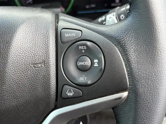 ホンダ シャトル ハイブリッド 大分県 2018(平30)年 9.7万km ルナシルバーM ・純正ナビ(CD/DVD/BT/SD/USB)/・フルセグテレビ/・バックカメラ/・衝突軽減ブレーキ/・レーダークルーズコントロール/・ETC/・シートヒーター/・ステアリングスイッチ/・パドルシフト/・スマートキー/・プッシュスタートボタン/・純正アルミホイール