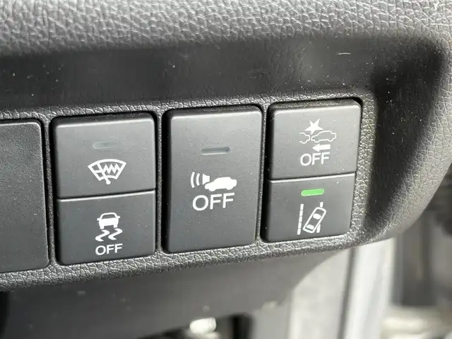 ホンダ シャトル ハイブリッド 大分県 2018(平30)年 9.7万km ルナシルバーM ・純正ナビ(CD/DVD/BT/SD/USB)/・フルセグテレビ/・バックカメラ/・衝突軽減ブレーキ/・レーダークルーズコントロール/・ETC/・シートヒーター/・ステアリングスイッチ/・パドルシフト/・スマートキー/・プッシュスタートボタン/・純正アルミホイール