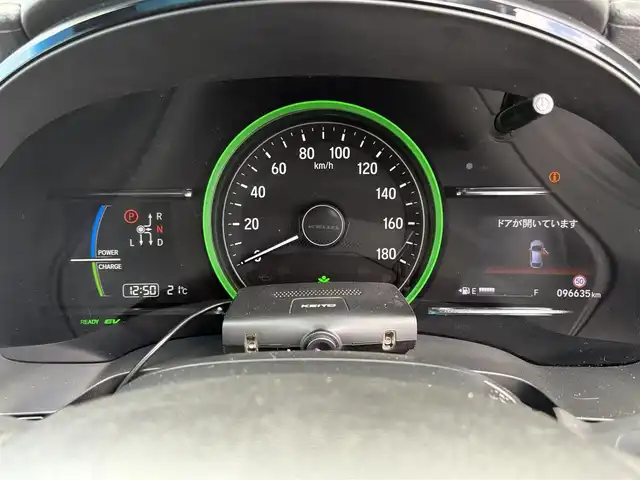 ホンダ シャトル ハイブリッド 大分県 2018(平30)年 9.7万km ルナシルバーM ・純正ナビ(CD/DVD/BT/SD/USB)/・フルセグテレビ/・バックカメラ/・衝突軽減ブレーキ/・レーダークルーズコントロール/・ETC/・シートヒーター/・ステアリングスイッチ/・パドルシフト/・スマートキー/・プッシュスタートボタン/・純正アルミホイール