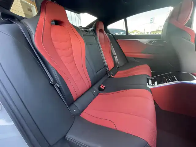 ＢＭＷ ＢＭＷ ８４０ｄ xDrive グランC エクスクルーシブ Mスポーツ 栃木県 2022(令4)年 3.8万km ミネラルホワイト 赤黒コンビレザー/スライディングサンルーフ/ソフトクローズドア/ワイヤレスチャージ/ジェスチャーコントロール/コンフォートアクセス/インテリジェントセーフティ/パワートランクリッド/アンビエントライト/ACC/PDC/レーンキープアシスト/ブラインドスポット/Harman/Kardon/全席シートヒーター/前席ベンチレーター/パワーシート/ナビ/フルセグTV/全方位カメラ/ミラーETC/BMWレーザーLEDライト/オートハイビーム