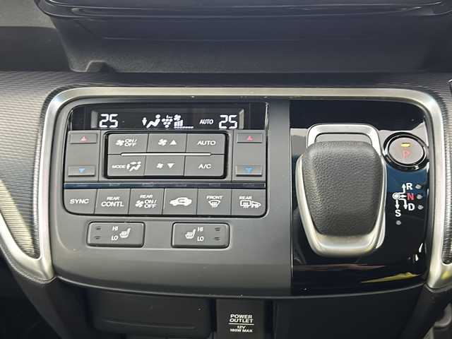 ホンダ ステップワゴン スパーダ ハイブリッド G EX ホンダセンシング 大阪府 2017(平29)年 5.7万km プレミアムスパークルブラックパール 純正9インチインターナビ/・フルセグTV/・Bluetooth/・CD/DVD/・FM/AM/・HDMI/社外後席フリップダウンモニター/ホンダセンシング/衝突軽減ブレーキ/誤発進抑制装置/後方誤発進抑制機能/路外逸脱抑制機能/アダプティブクルーズコントロール/車線維持支援システム/先行車発進お知らせ機能/オートハイビーム/パーキングセンサー/パーキングアシスト/両側パワースライドドア/ハーフレザーシート/シートヒーター/シートバックテーブル/ロールサンシェード/LEDヘッドライト/スマートキー