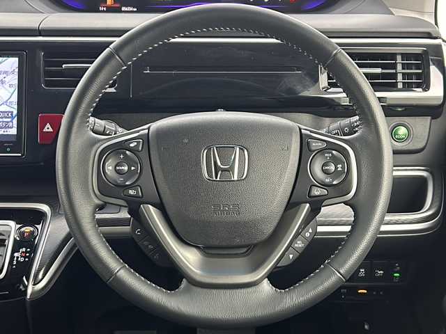 ホンダ ステップワゴン スパーダ ハイブリッド G EX ホンダセンシング 大阪府 2017(平29)年 5.7万km プレミアムスパークルブラックパール 純正9インチインターナビ/・フルセグTV/・Bluetooth/・CD/DVD/・FM/AM/・HDMI/社外後席フリップダウンモニター/ホンダセンシング/衝突軽減ブレーキ/誤発進抑制装置/後方誤発進抑制機能/路外逸脱抑制機能/アダプティブクルーズコントロール/車線維持支援システム/先行車発進お知らせ機能/オートハイビーム/パーキングセンサー/パーキングアシスト/両側パワースライドドア/ハーフレザーシート/シートヒーター/シートバックテーブル/ロールサンシェード/LEDヘッドライト/スマートキー