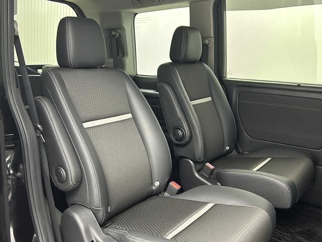 ホンダ ステップワゴン スパーダ ハイブリッド G EX ホンダセンシング 大阪府 2017(平29)年 5.7万km プレミアムスパークルブラックパール 純正9インチインターナビ/・フルセグTV/・Bluetooth/・CD/DVD/・FM/AM/・HDMI/社外後席フリップダウンモニター/ホンダセンシング/衝突軽減ブレーキ/誤発進抑制装置/後方誤発進抑制機能/路外逸脱抑制機能/アダプティブクルーズコントロール/車線維持支援システム/先行車発進お知らせ機能/オートハイビーム/パーキングセンサー/パーキングアシスト/両側パワースライドドア/ハーフレザーシート/シートヒーター/シートバックテーブル/ロールサンシェード/LEDヘッドライト/スマートキー