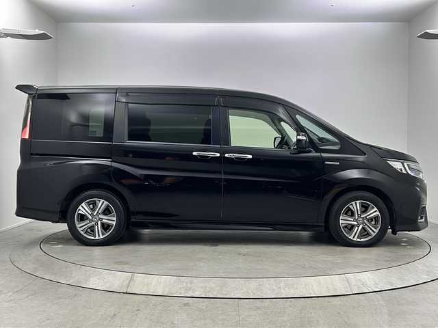 ホンダ ステップワゴン スパーダ ハイブリッド G EX ホンダセンシング 大阪府 2017(平29)年 5.7万km プレミアムスパークルブラックパール 純正9インチインターナビ/・フルセグTV/・Bluetooth/・CD/DVD/・FM/AM/・HDMI/社外後席フリップダウンモニター/ホンダセンシング/衝突軽減ブレーキ/誤発進抑制装置/後方誤発進抑制機能/路外逸脱抑制機能/アダプティブクルーズコントロール/車線維持支援システム/先行車発進お知らせ機能/オートハイビーム/パーキングセンサー/パーキングアシスト/両側パワースライドドア/ハーフレザーシート/シートヒーター/シートバックテーブル/ロールサンシェード/LEDヘッドライト/スマートキー