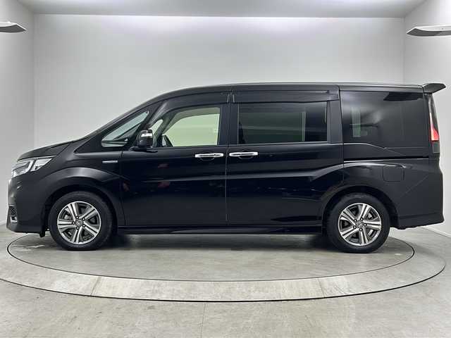 ホンダ ステップワゴン スパーダ ハイブリッド G EX ホンダセンシング 大阪府 2017(平29)年 5.7万km プレミアムスパークルブラックパール 純正9インチインターナビ/・フルセグTV/・Bluetooth/・CD/DVD/・FM/AM/・HDMI/社外後席フリップダウンモニター/ホンダセンシング/衝突軽減ブレーキ/誤発進抑制装置/後方誤発進抑制機能/路外逸脱抑制機能/アダプティブクルーズコントロール/車線維持支援システム/先行車発進お知らせ機能/オートハイビーム/パーキングセンサー/パーキングアシスト/両側パワースライドドア/ハーフレザーシート/シートヒーター/シートバックテーブル/ロールサンシェード/LEDヘッドライト/スマートキー