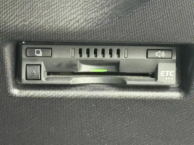 トヨタ アクア G 愛知県 2017(平29)年 1.4万km ライムホワイトパールクリスタルシャイン 純正ナビ（フルセグＴＶ・ＣＤ・ＤＶＤ・Ｂｌｕｅｔｏｏｔｈ・ラジオ）/バックカメラ/ドライブレコーダー/ETC/クルーズコントロール/前席シートヒーター/前席パワーシート/パドルシフト/盗難防止装置/コーナーセンサー/横滑り防止装置/ステアリングリモコン/LEDオートライト/純正フロアマット/純正アルミホイール/オートエアコン/プッシュスタート