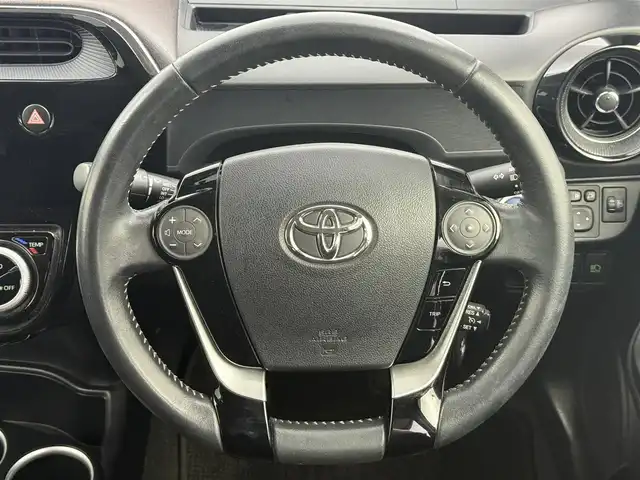 トヨタ アクア G 愛知県 2017(平29)年 1.4万km ライムホワイトパールクリスタルシャイン 純正ナビ（フルセグＴＶ・ＣＤ・ＤＶＤ・Ｂｌｕｅｔｏｏｔｈ・ラジオ）/バックカメラ/ドライブレコーダー/ETC/クルーズコントロール/前席シートヒーター/前席パワーシート/パドルシフト/盗難防止装置/コーナーセンサー/横滑り防止装置/ステアリングリモコン/LEDオートライト/純正フロアマット/純正アルミホイール/オートエアコン/プッシュスタート