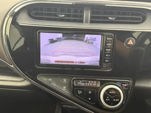 トヨタ アクア G 愛知県 2017(平29)年 1.4万km ライムホワイトパールクリスタルシャイン 純正ナビ（フルセグＴＶ・ＣＤ・ＤＶＤ・Ｂｌｕｅｔｏｏｔｈ・ラジオ）/バックカメラ/ドライブレコーダー/ETC/クルーズコントロール/前席シートヒーター/前席パワーシート/パドルシフト/盗難防止装置/コーナーセンサー/横滑り防止装置/ステアリングリモコン/LEDオートライト/純正フロアマット/純正アルミホイール/オートエアコン/プッシュスタート