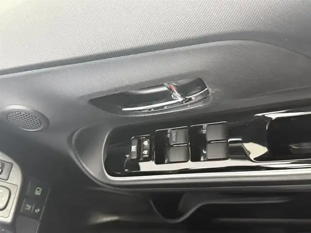 トヨタ アクア G 愛知県 2017(平29)年 1.4万km ライムホワイトパールクリスタルシャイン 純正ナビ（フルセグＴＶ・ＣＤ・ＤＶＤ・Ｂｌｕｅｔｏｏｔｈ・ラジオ）/バックカメラ/ドライブレコーダー/ETC/クルーズコントロール/前席シートヒーター/前席パワーシート/パドルシフト/盗難防止装置/コーナーセンサー/横滑り防止装置/ステアリングリモコン/LEDオートライト/純正フロアマット/純正アルミホイール/オートエアコン/プッシュスタート