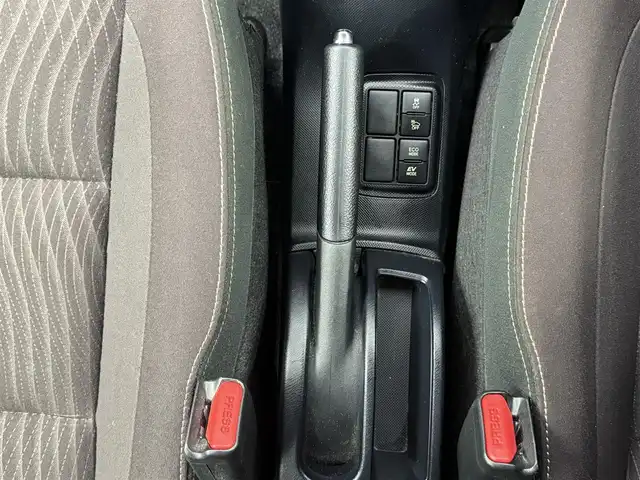 トヨタ アクア G 愛知県 2017(平29)年 1.4万km ライムホワイトパールクリスタルシャイン 純正ナビ（フルセグＴＶ・ＣＤ・ＤＶＤ・Ｂｌｕｅｔｏｏｔｈ・ラジオ）/バックカメラ/ドライブレコーダー/ETC/クルーズコントロール/前席シートヒーター/前席パワーシート/パドルシフト/盗難防止装置/コーナーセンサー/横滑り防止装置/ステアリングリモコン/LEDオートライト/純正フロアマット/純正アルミホイール/オートエアコン/プッシュスタート