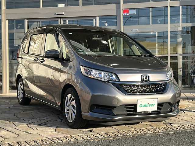 ホンダ フリード G ホンダセンシング 静岡県 2021(令3)年 2.3万km シルバー 純正SDナビ（AM.FM.CD.DVD.ワンセグTV.Bluetooth）/両側パワースライドドア/バックカメラ/アイドリングストップ/レーダークルーズコントロール/プッシュスタート/ドライブレコーダー/ETC/純正ホイールキャップ/レーンキープアシスト/スマートキー/スペアキー/ステアリングリモコン　/衝突軽減システム/横滑り防止装置/オートライト/盗難防止装置/純正フロアマット/ウォークスルー