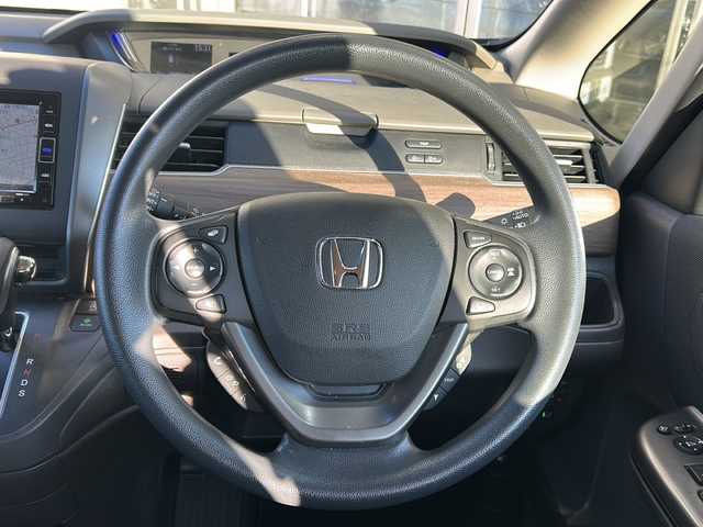 ホンダ フリード G ホンダセンシング 静岡県 2021(令3)年 2.3万km シルバー 純正SDナビ（AM.FM.CD.DVD.ワンセグTV.Bluetooth）/両側パワースライドドア/バックカメラ/アイドリングストップ/レーダークルーズコントロール/プッシュスタート/ドライブレコーダー/ETC/純正ホイールキャップ/レーンキープアシスト/スマートキー/スペアキー/ステアリングリモコン　/衝突軽減システム/横滑り防止装置/オートライト/盗難防止装置/純正フロアマット/ウォークスルー