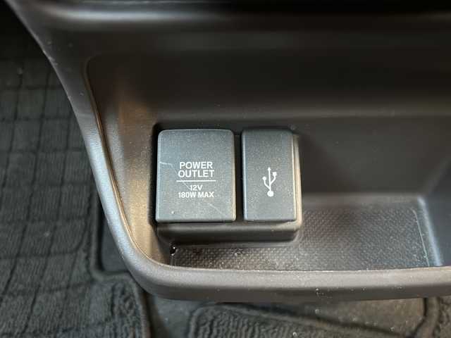 ホンダ フリード G ホンダセンシング 静岡県 2021(令3)年 2.3万km シルバー 純正SDナビ（AM.FM.CD.DVD.ワンセグTV.Bluetooth）/両側パワースライドドア/バックカメラ/アイドリングストップ/レーダークルーズコントロール/プッシュスタート/ドライブレコーダー/ETC/純正ホイールキャップ/レーンキープアシスト/スマートキー/スペアキー/ステアリングリモコン　/衝突軽減システム/横滑り防止装置/オートライト/盗難防止装置/純正フロアマット/ウォークスルー