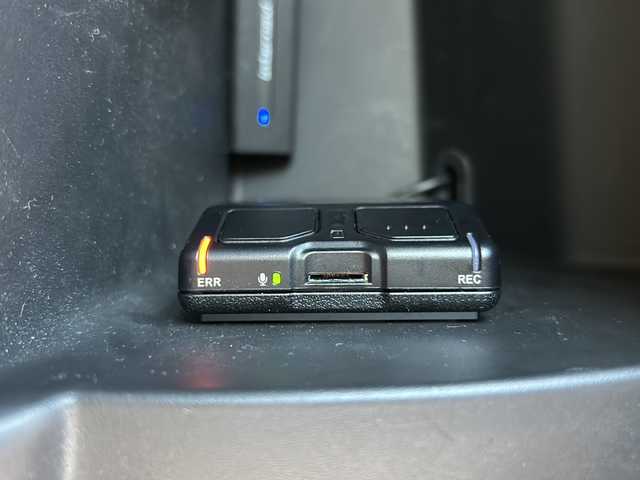 ホンダ フリード G ホンダセンシング 静岡県 2021(令3)年 2.3万km シルバー 純正SDナビ（AM.FM.CD.DVD.ワンセグTV.Bluetooth）/両側パワースライドドア/バックカメラ/アイドリングストップ/レーダークルーズコントロール/プッシュスタート/ドライブレコーダー/ETC/純正ホイールキャップ/レーンキープアシスト/スマートキー/スペアキー/ステアリングリモコン　/衝突軽減システム/横滑り防止装置/オートライト/盗難防止装置/純正フロアマット/ウォークスルー