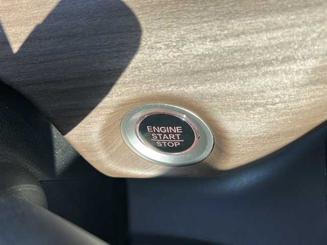 ホンダ フリード G ホンダセンシング 静岡県 2021(令3)年 2.3万km シルバー 純正SDナビ（AM.FM.CD.DVD.ワンセグTV.Bluetooth）/両側パワースライドドア/バックカメラ/アイドリングストップ/レーダークルーズコントロール/プッシュスタート/ドライブレコーダー/ETC/純正ホイールキャップ/レーンキープアシスト/スマートキー/スペアキー/ステアリングリモコン　/衝突軽減システム/横滑り防止装置/オートライト/盗難防止装置/純正フロアマット/ウォークスルー