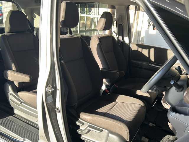 ホンダ フリード G ホンダセンシング 静岡県 2021(令3)年 2.3万km シルバー 純正SDナビ（AM.FM.CD.DVD.ワンセグTV.Bluetooth）/両側パワースライドドア/バックカメラ/アイドリングストップ/レーダークルーズコントロール/プッシュスタート/ドライブレコーダー/ETC/純正ホイールキャップ/レーンキープアシスト/スマートキー/スペアキー/ステアリングリモコン　/衝突軽減システム/横滑り防止装置/オートライト/盗難防止装置/純正フロアマット/ウォークスルー