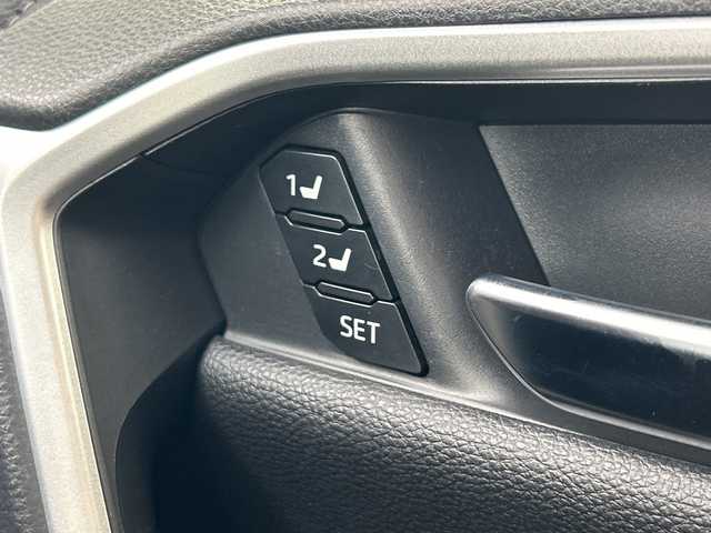 トヨタ ＲＡＶ４ ハイブリットG 三重県 2021(令3)年 4.7万km アティチュードブラックマイカ /禁煙車//純正9インチナビ/　フルセグTV/CD/DVD/Bluetooth/HDMI//サンルーフ//トヨタセーフティセンスシステム//衝突軽減ブレーキ//オートハイビーム//レーダークルーズコントロール//BSM//電子パーキング//パワーバックドア//バックカメラ//前席シートヒーター//ステアリングヒーター//ETC//スペアタイヤ