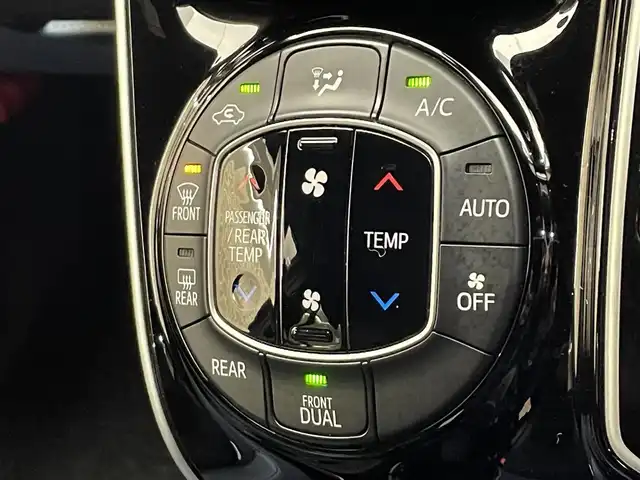 トヨタ ヴォクシー ZS 煌Ⅲ 岩手県 2021(令3)年 7.2万km ブラック 4WD/社外9インチナビ/トヨタセーフティセンス/衝突軽減ブレーキ/クルーズコントロール/レーンキープアシスト/両側パワースライドドア/バックカメラ/社外フリップダウンモニター/ハーフレザーシート/ドライブレコダー/ワイパーデアイサー/ビルトインETC/アイドリングストップ/電動格納ドアミラー/ステアリングリモコン/純正16インチアルミホイール/寒冷地仕様/マニュアルモード付オートマチックトランスミッション/LEDヘッドライト/オートライト