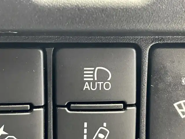 トヨタ ヴォクシー ZS 煌Ⅲ 岩手県 2021(令3)年 7.2万km ブラック 4WD/社外9インチナビ/トヨタセーフティセンス/衝突軽減ブレーキ/クルーズコントロール/レーンキープアシスト/両側パワースライドドア/バックカメラ/社外フリップダウンモニター/ハーフレザーシート/ドライブレコダー/ワイパーデアイサー/ビルトインETC/アイドリングストップ/電動格納ドアミラー/ステアリングリモコン/純正16インチアルミホイール/寒冷地仕様/マニュアルモード付オートマチックトランスミッション/LEDヘッドライト/オートライト