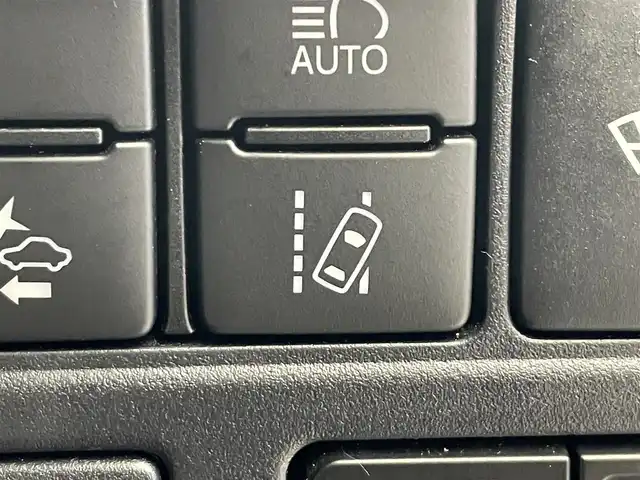 トヨタ ヴォクシー ZS 煌Ⅲ 岩手県 2021(令3)年 7.2万km ブラック 4WD/社外9インチナビ/トヨタセーフティセンス/衝突軽減ブレーキ/クルーズコントロール/レーンキープアシスト/両側パワースライドドア/バックカメラ/社外フリップダウンモニター/ハーフレザーシート/ドライブレコダー/ワイパーデアイサー/ビルトインETC/アイドリングストップ/電動格納ドアミラー/ステアリングリモコン/純正16インチアルミホイール/寒冷地仕様/マニュアルモード付オートマチックトランスミッション/LEDヘッドライト/オートライト