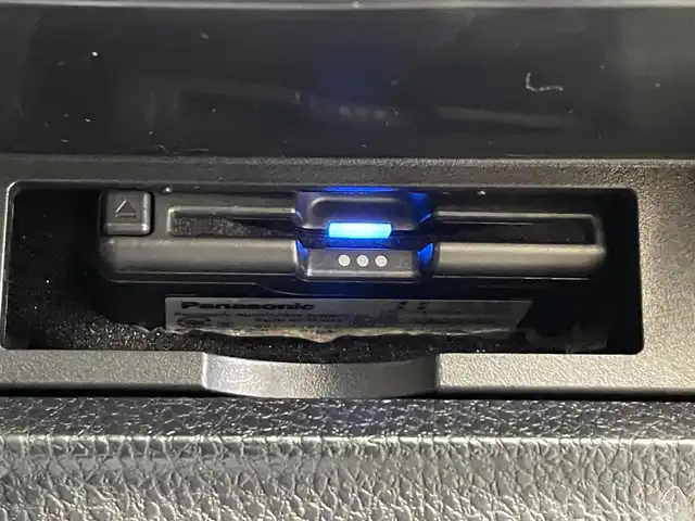 トヨタ ヴォクシー ZS 煌Ⅲ 岩手県 2021(令3)年 7.2万km ブラック 4WD/社外9インチナビ/トヨタセーフティセンス/衝突軽減ブレーキ/クルーズコントロール/レーンキープアシスト/両側パワースライドドア/バックカメラ/社外フリップダウンモニター/ハーフレザーシート/ドライブレコダー/ワイパーデアイサー/ビルトインETC/アイドリングストップ/電動格納ドアミラー/ステアリングリモコン/純正16インチアルミホイール/寒冷地仕様/マニュアルモード付オートマチックトランスミッション/LEDヘッドライト/オートライト