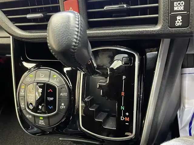 トヨタ ヴォクシー ZS 煌Ⅲ 岩手県 2021(令3)年 7.2万km ブラック 4WD/社外9インチナビ/トヨタセーフティセンス/衝突軽減ブレーキ/クルーズコントロール/レーンキープアシスト/両側パワースライドドア/バックカメラ/社外フリップダウンモニター/ハーフレザーシート/ドライブレコダー/ワイパーデアイサー/ビルトインETC/アイドリングストップ/電動格納ドアミラー/ステアリングリモコン/純正16インチアルミホイール/寒冷地仕様/マニュアルモード付オートマチックトランスミッション/LEDヘッドライト/オートライト