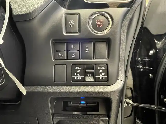 トヨタ ヴォクシー ZS 煌Ⅲ 岩手県 2021(令3)年 7.2万km ブラック 4WD/社外9インチナビ/トヨタセーフティセンス/衝突軽減ブレーキ/クルーズコントロール/レーンキープアシスト/両側パワースライドドア/バックカメラ/社外フリップダウンモニター/ハーフレザーシート/ドライブレコダー/ワイパーデアイサー/ビルトインETC/アイドリングストップ/電動格納ドアミラー/ステアリングリモコン/純正16インチアルミホイール/寒冷地仕様/マニュアルモード付オートマチックトランスミッション/LEDヘッドライト/オートライト