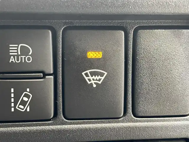 トヨタ ヴォクシー ZS 煌Ⅲ 岩手県 2021(令3)年 7.2万km ブラック 4WD/社外9インチナビ/トヨタセーフティセンス/衝突軽減ブレーキ/クルーズコントロール/レーンキープアシスト/両側パワースライドドア/バックカメラ/社外フリップダウンモニター/ハーフレザーシート/ドライブレコダー/ワイパーデアイサー/ビルトインETC/アイドリングストップ/電動格納ドアミラー/ステアリングリモコン/純正16インチアルミホイール/寒冷地仕様/マニュアルモード付オートマチックトランスミッション/LEDヘッドライト/オートライト