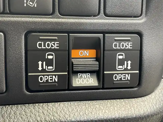 トヨタ ヴォクシー ZS 煌Ⅲ 岩手県 2021(令3)年 7.2万km ブラック 4WD/社外9インチナビ/トヨタセーフティセンス/衝突軽減ブレーキ/クルーズコントロール/レーンキープアシスト/両側パワースライドドア/バックカメラ/社外フリップダウンモニター/ハーフレザーシート/ドライブレコダー/ワイパーデアイサー/ビルトインETC/アイドリングストップ/電動格納ドアミラー/ステアリングリモコン/純正16インチアルミホイール/寒冷地仕様/マニュアルモード付オートマチックトランスミッション/LEDヘッドライト/オートライト