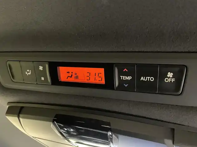 トヨタ ヴォクシー ZS 煌Ⅲ 岩手県 2021(令3)年 7.2万km ブラック 4WD/社外9インチナビ/トヨタセーフティセンス/衝突軽減ブレーキ/クルーズコントロール/レーンキープアシスト/両側パワースライドドア/バックカメラ/社外フリップダウンモニター/ハーフレザーシート/ドライブレコダー/ワイパーデアイサー/ビルトインETC/アイドリングストップ/電動格納ドアミラー/ステアリングリモコン/純正16インチアルミホイール/寒冷地仕様/マニュアルモード付オートマチックトランスミッション/LEDヘッドライト/オートライト