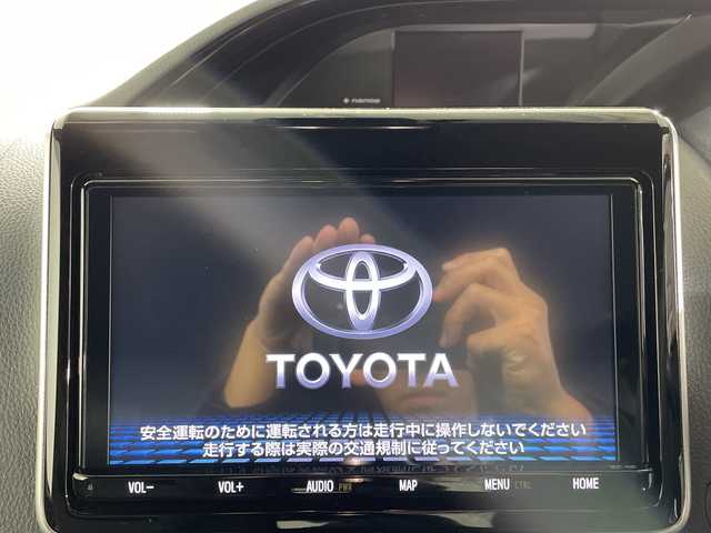 トヨタ ノア ハイブリッド Si ダブルバイビーⅢ 佐賀県 2021(令3)年 3万km ブラック 純正9インチナビ/フルセグTV/CD/DVD/Bluetooth/バックカメラ/衝突被害軽減システム/クルーズコントロール/車線逸脱警報/横滑り防止装置/パーキングサポートブレーキ/クリアランスソナー/オートライト/オートハイビーム/LEDヘッドライト/LEDフォグライト/前後ドライブレコーダー/ビルトインETC/両側パワースライドドア/シートバックテーブル/後席サンシェード/運転席・助手席シートヒーター/ハーフレザーシート/ISOFIX対応シート/純正フロアマット/純正16インチアルミホイール/ドアバイザー/ステアリングスイッチ