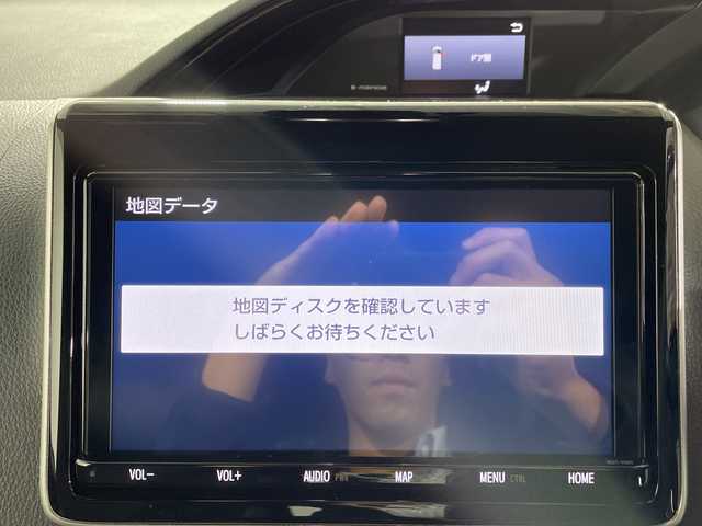 トヨタ ノア ハイブリッド Si ダブルバイビーⅢ 佐賀県 2021(令3)年 3万km ブラック 純正9インチナビ/フルセグTV/CD/DVD/Bluetooth/バックカメラ/衝突被害軽減システム/クルーズコントロール/車線逸脱警報/横滑り防止装置/パーキングサポートブレーキ/クリアランスソナー/オートライト/オートハイビーム/LEDヘッドライト/LEDフォグライト/前後ドライブレコーダー/ビルトインETC/両側パワースライドドア/シートバックテーブル/後席サンシェード/運転席・助手席シートヒーター/ハーフレザーシート/ISOFIX対応シート/純正フロアマット/純正16インチアルミホイール/ドアバイザー/ステアリングスイッチ