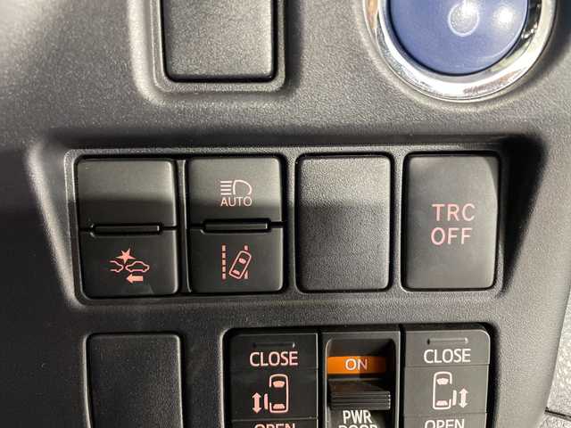 トヨタ ノア ハイブリッド Si ダブルバイビーⅢ 佐賀県 2021(令3)年 3万km ブラック 純正9インチナビ/フルセグTV/CD/DVD/Bluetooth/バックカメラ/衝突被害軽減システム/クルーズコントロール/車線逸脱警報/横滑り防止装置/パーキングサポートブレーキ/クリアランスソナー/オートライト/オートハイビーム/LEDヘッドライト/LEDフォグライト/前後ドライブレコーダー/ビルトインETC/両側パワースライドドア/シートバックテーブル/後席サンシェード/運転席・助手席シートヒーター/ハーフレザーシート/ISOFIX対応シート/純正フロアマット/純正16インチアルミホイール/ドアバイザー/ステアリングスイッチ