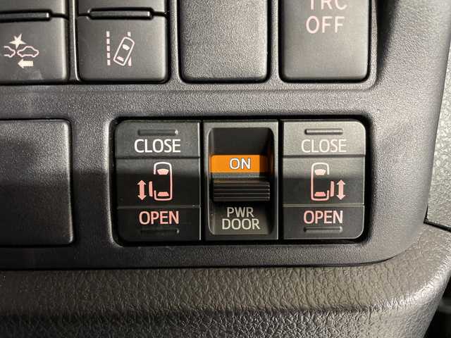 トヨタ ノア ハイブリッド Si ダブルバイビーⅢ 佐賀県 2021(令3)年 3万km ブラック 純正9インチナビ/フルセグTV/CD/DVD/Bluetooth/バックカメラ/衝突被害軽減システム/クルーズコントロール/車線逸脱警報/横滑り防止装置/パーキングサポートブレーキ/クリアランスソナー/オートライト/オートハイビーム/LEDヘッドライト/LEDフォグライト/前後ドライブレコーダー/ビルトインETC/両側パワースライドドア/シートバックテーブル/後席サンシェード/運転席・助手席シートヒーター/ハーフレザーシート/ISOFIX対応シート/純正フロアマット/純正16インチアルミホイール/ドアバイザー/ステアリングスイッチ