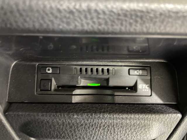 トヨタ ノア ハイブリッド Si ダブルバイビーⅢ 佐賀県 2021(令3)年 3万km ブラック 純正9インチナビ/フルセグTV/CD/DVD/Bluetooth/バックカメラ/衝突被害軽減システム/クルーズコントロール/車線逸脱警報/横滑り防止装置/パーキングサポートブレーキ/クリアランスソナー/オートライト/オートハイビーム/LEDヘッドライト/LEDフォグライト/前後ドライブレコーダー/ビルトインETC/両側パワースライドドア/シートバックテーブル/後席サンシェード/運転席・助手席シートヒーター/ハーフレザーシート/ISOFIX対応シート/純正フロアマット/純正16インチアルミホイール/ドアバイザー/ステアリングスイッチ