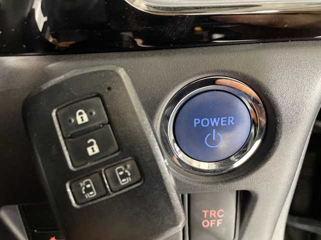 トヨタ ノア ハイブリッド Si ダブルバイビーⅢ 佐賀県 2021(令3)年 3万km ブラック 純正9インチナビ/フルセグTV/CD/DVD/Bluetooth/バックカメラ/衝突被害軽減システム/クルーズコントロール/車線逸脱警報/横滑り防止装置/パーキングサポートブレーキ/クリアランスソナー/オートライト/オートハイビーム/LEDヘッドライト/LEDフォグライト/前後ドライブレコーダー/ビルトインETC/両側パワースライドドア/シートバックテーブル/後席サンシェード/運転席・助手席シートヒーター/ハーフレザーシート/ISOFIX対応シート/純正フロアマット/純正16インチアルミホイール/ドアバイザー/ステアリングスイッチ