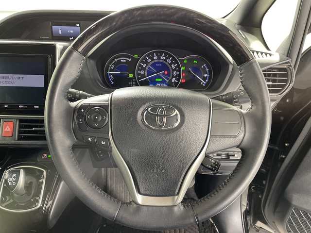 トヨタ ノア ハイブリッド Si ダブルバイビーⅢ 佐賀県 2021(令3)年 3万km ブラック 純正9インチナビ/フルセグTV/CD/DVD/Bluetooth/バックカメラ/衝突被害軽減システム/クルーズコントロール/車線逸脱警報/横滑り防止装置/パーキングサポートブレーキ/クリアランスソナー/オートライト/オートハイビーム/LEDヘッドライト/LEDフォグライト/前後ドライブレコーダー/ビルトインETC/両側パワースライドドア/シートバックテーブル/後席サンシェード/運転席・助手席シートヒーター/ハーフレザーシート/ISOFIX対応シート/純正フロアマット/純正16インチアルミホイール/ドアバイザー/ステアリングスイッチ