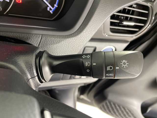 トヨタ ノア ハイブリッド Si ダブルバイビーⅢ 佐賀県 2021(令3)年 3万km ブラック 純正9インチナビ/フルセグTV/CD/DVD/Bluetooth/バックカメラ/衝突被害軽減システム/クルーズコントロール/車線逸脱警報/横滑り防止装置/パーキングサポートブレーキ/クリアランスソナー/オートライト/オートハイビーム/LEDヘッドライト/LEDフォグライト/前後ドライブレコーダー/ビルトインETC/両側パワースライドドア/シートバックテーブル/後席サンシェード/運転席・助手席シートヒーター/ハーフレザーシート/ISOFIX対応シート/純正フロアマット/純正16インチアルミホイール/ドアバイザー/ステアリングスイッチ