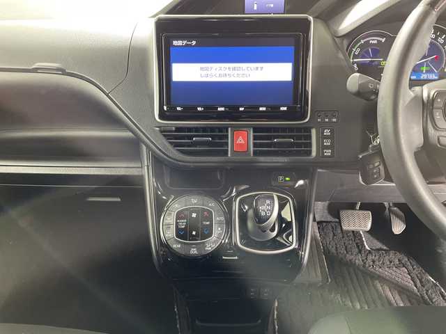 トヨタ ノア ハイブリッド Si ダブルバイビーⅢ 佐賀県 2021(令3)年 3万km ブラック 純正9インチナビ/フルセグTV/CD/DVD/Bluetooth/バックカメラ/衝突被害軽減システム/クルーズコントロール/車線逸脱警報/横滑り防止装置/パーキングサポートブレーキ/クリアランスソナー/オートライト/オートハイビーム/LEDヘッドライト/LEDフォグライト/前後ドライブレコーダー/ビルトインETC/両側パワースライドドア/シートバックテーブル/後席サンシェード/運転席・助手席シートヒーター/ハーフレザーシート/ISOFIX対応シート/純正フロアマット/純正16インチアルミホイール/ドアバイザー/ステアリングスイッチ