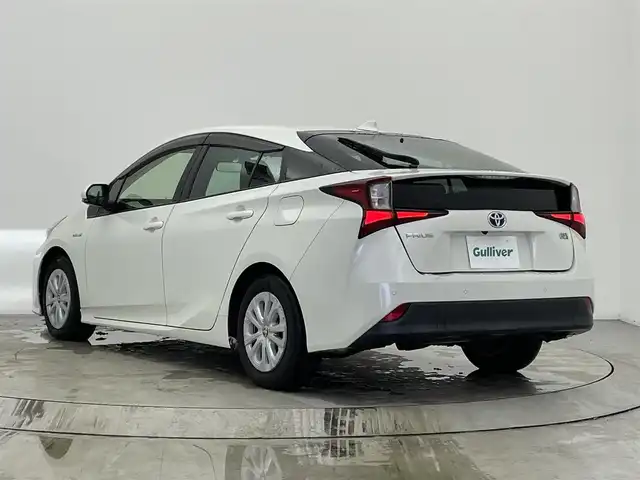 トヨタ プリウス S 宮城県 2019(平31)年 7.9万km ホワイトパールクリスタルシャイン 純正SDナビ(AM/FM/BT/フルセグTV/CD/DVD)/スマートキー/スペアキー/プッシュスタート/コーナーセンサー/バックカメラ/クルーズコントロール/衝突軽減ブレーキ/ドライブレコーダー/ダブルサイドエアバック/オートライト/横滑り防止機能/盗難防止装置/取り扱い説明書/保証書/ビルトインETC/純正フロアマット/ドアバイザー