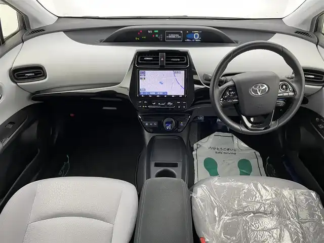 トヨタ プリウス S 宮城県 2019(平31)年 7.9万km ホワイトパールクリスタルシャイン 純正SDナビ(AM/FM/BT/フルセグTV/CD/DVD)/スマートキー/スペアキー/プッシュスタート/コーナーセンサー/バックカメラ/クルーズコントロール/衝突軽減ブレーキ/ドライブレコーダー/ダブルサイドエアバック/オートライト/横滑り防止機能/盗難防止装置/取り扱い説明書/保証書/ビルトインETC/純正フロアマット/ドアバイザー