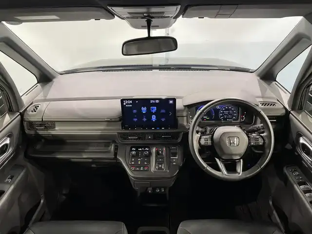 ホンダ ステップワゴン スパーダ eHEV 愛知県 2022(令4)年 3.9万km クリスタルブラックパール 純正11.4incナビ/●リアワイドカメラ/●ハンズフリーテレホンリモートコントロールスイッチ/●音声認識スイッチ/●USBジャック/Honda SENSING/●衝突軽減ブレーキ（CMBS）/●誤発進抑制機能/●後方誤発進抑制機能/●近距離衝突軽減ブレーキ/●歩行者事故低減ステアリング/●路外逸脱抑制機能/●渋滞追従機能付アダプティブクルーズコントロール（ACC）/●車線維持支援システム（LKAS）/●トラフィックジャムアシスト（渋滞運転支援機能）/●先行車発進お知らせ機能/●標識認識機能/●オートハイビーム/●アダプティブドライビングビーム/ブラインドスポットインフォメーション/パワーテールゲート(メモリー機能付)/トリプルゾーンコントロール・フルオートエアコンディショナー