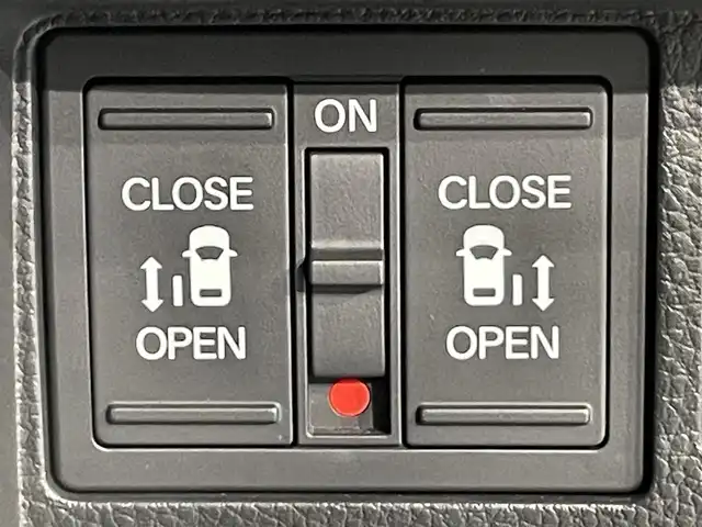 ホンダ ステップワゴン スパーダ eHEV 愛知県 2022(令4)年 3.9万km クリスタルブラックパール 純正11.4incナビ/●リアワイドカメラ/●ハンズフリーテレホンリモートコントロールスイッチ/●音声認識スイッチ/●USBジャック/Honda SENSING/●衝突軽減ブレーキ（CMBS）/●誤発進抑制機能/●後方誤発進抑制機能/●近距離衝突軽減ブレーキ/●歩行者事故低減ステアリング/●路外逸脱抑制機能/●渋滞追従機能付アダプティブクルーズコントロール（ACC）/●車線維持支援システム（LKAS）/●トラフィックジャムアシスト（渋滞運転支援機能）/●先行車発進お知らせ機能/●標識認識機能/●オートハイビーム/●アダプティブドライビングビーム/ブラインドスポットインフォメーション/パワーテールゲート(メモリー機能付)/トリプルゾーンコントロール・フルオートエアコンディショナー