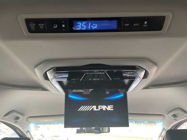 トヨタ ヴェルファイア ハイブリット ZR 山口県 2019(令1)年 2.6万km ホワイトパールクリスタルシャイン ＡＬＰＩＮＥ１１インチナビ　/AM/FM/CD/DVD/Bluetooth/フルセグTV/ＡＬＰＩＮＥ１２．８型フリップダウンモニター　/全方位カメラ　/両側パワースライドドア　/電動リアゲート　/黒革シート/シートベンチレーション/レーダークルーズコントロール　/前席、2列目パワーシート/三眼ＬＥＤヘッドライト　/クリアランスソナー/レーンキープアシスト/衝突被害軽減ブレーキ/純正１８インチアルミホイール/ＥＴＣ　/ドライブレコーダー