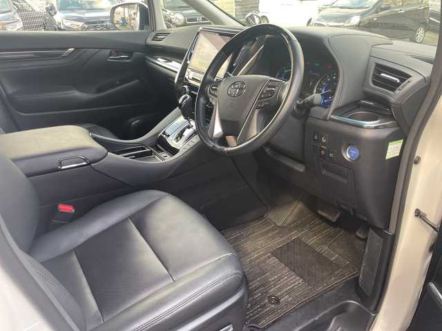 トヨタ ヴェルファイア ハイブリット ZR 山口県 2019(令1)年 2.6万km ホワイトパールクリスタルシャイン ＡＬＰＩＮＥ１１インチナビ　/AM/FM/CD/DVD/Bluetooth/フルセグTV/ＡＬＰＩＮＥ１２．８型フリップダウンモニター　/全方位カメラ　/両側パワースライドドア　/電動リアゲート　/黒革シート/シートベンチレーション/レーダークルーズコントロール　/前席、2列目パワーシート/三眼ＬＥＤヘッドライト　/クリアランスソナー/レーンキープアシスト/衝突被害軽減ブレーキ/純正１８インチアルミホイール/ＥＴＣ　/ドライブレコーダー