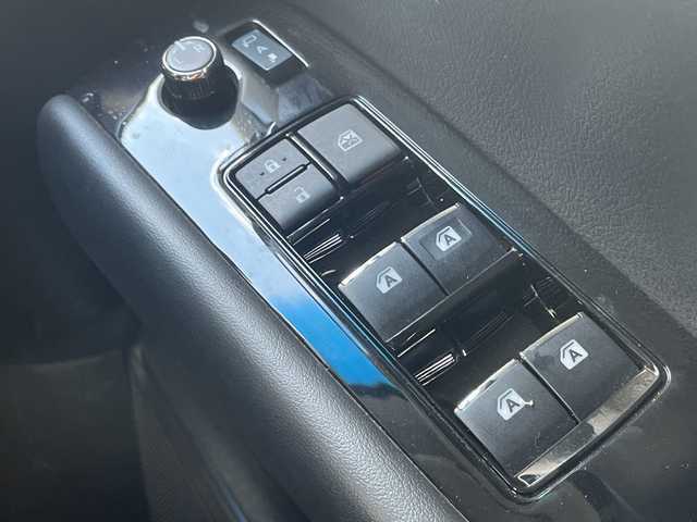 トヨタ ヴェルファイア ハイブリット ZR 山口県 2019(令1)年 2.6万km ホワイトパールクリスタルシャイン ＡＬＰＩＮＥ１１インチナビ　/AM/FM/CD/DVD/Bluetooth/フルセグTV/ＡＬＰＩＮＥ１２．８型フリップダウンモニター　/全方位カメラ　/両側パワースライドドア　/電動リアゲート　/黒革シート/シートベンチレーション/レーダークルーズコントロール　/前席、2列目パワーシート/三眼ＬＥＤヘッドライト　/クリアランスソナー/レーンキープアシスト/衝突被害軽減ブレーキ/純正１８インチアルミホイール/ＥＴＣ　/ドライブレコーダー