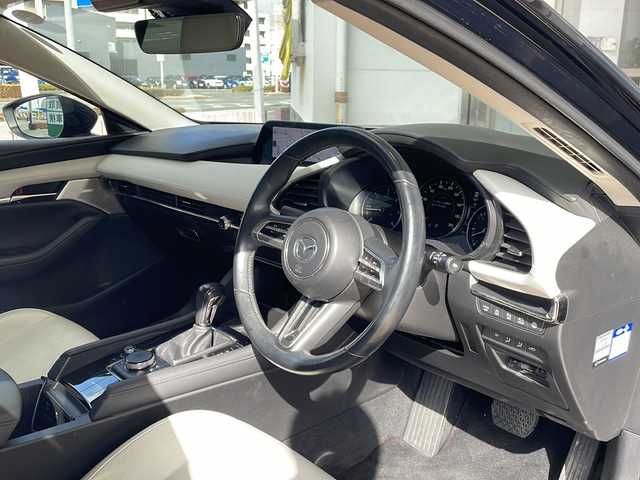 マツダ マツダ３セダン XD Lパッケージ 静岡県 2019(令1)年 4.3万km ディープクリスタルブルーマイカ ベージュ革シート/BOSEサウンド/アラウンドビューモニター/純正ナビ/フルセグTV/純正アルミホイール/ETC/LEDヘッドライト/ドライブレコーダー/衝突軽減ブレーキ/アダプティブクルーズコントロール/レーンキープアシスト/ブラインドスポットアシスト/誤発進抑制機能/パワーシート/シートヒーター/ステアリングヒーター/クリアランスソナー/スマートキー/プッシュスタート/横滑り防止装置