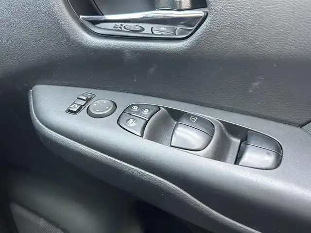 日産 セレナ ハイウェイスター V 兵庫県 2022(令4)年 3万km ダークメタルグレー 純正１０インチナビ(CD/DVD/BT/TV)/フルセグTV/アラウンドビューモニター/プロパイロット/フリップダウンモニター/デジタルインナーミラー/ステアリングリモコン/クルーズコントロール（追従あり）/レーンキープアシスト/オートライト/両側パワースライドドア/ビルドインETC/衝突被害軽減システム/プッシュスタート/リアサンシェード/純正フロアマット/ドアバイザー/LEDヘッドライト/コーナーセンサー/純正16インチアルミホイール/スペアキー1本